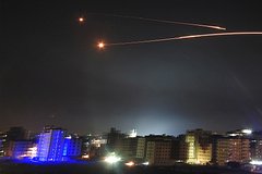 Больше 50 ракет выпустили по северу Израиля