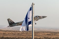 Иранская Республика нанес удар по израильской авиабазе баллистическими ракетами