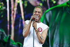 Популярный южноамериканский рэпер сломал ногу во время выступления на Coachella