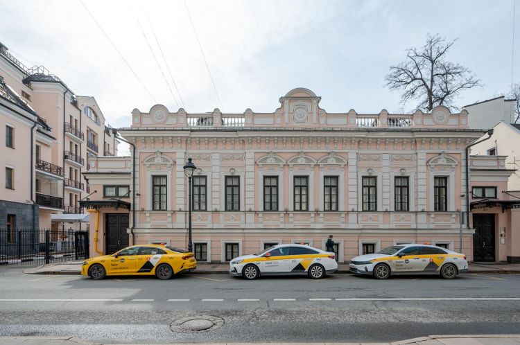 Как выглядят самые дорогие продающиеся в 2024 году особняки Москвы1