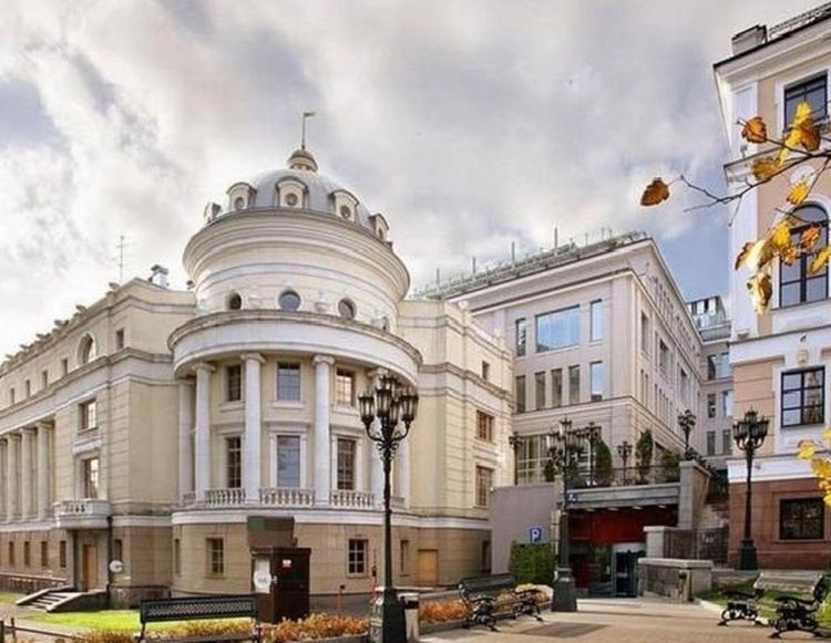 Как выглядят самые дорогие продающиеся в 2024 году особняки Москвы7