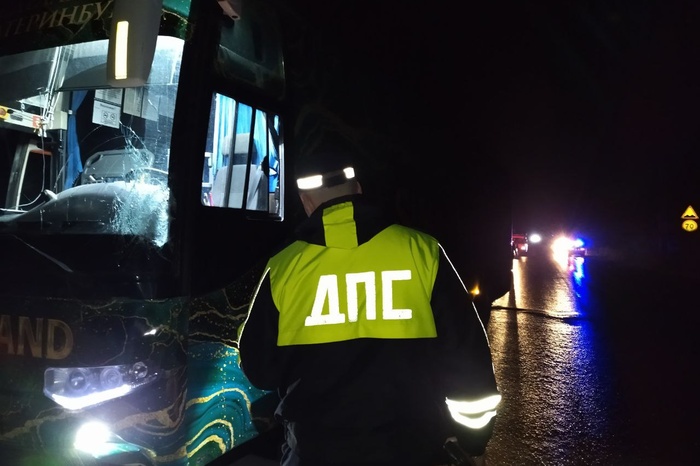 На свердловской трассе автобус сбил до смерти пешехода