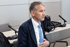 1-го из фаворитов германской партии осудят за фашистский девиз