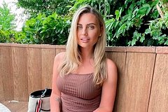 Разгуливающая оголенной перед детками модель ответила на жесткую критику