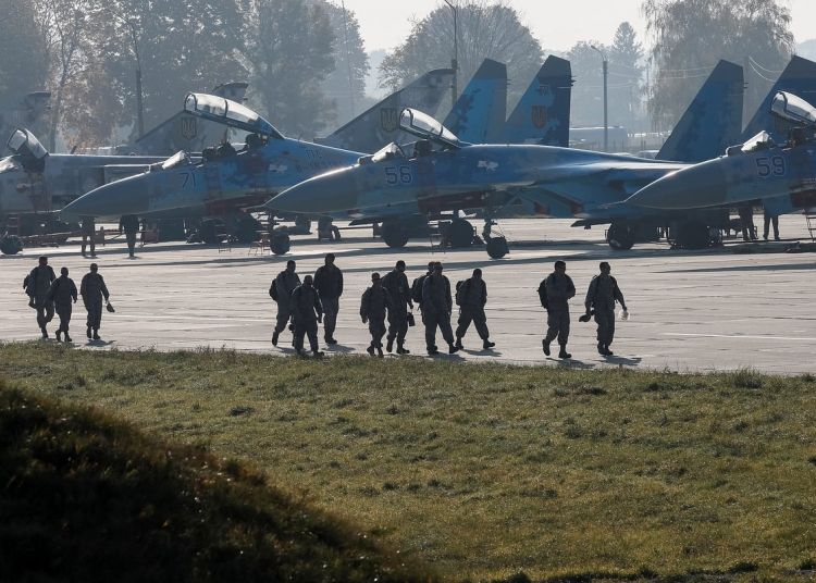 Россия ударила в район аэродрома ВСУ в Хмельницкой области. Туда должны были доставить американские самолеты F-16