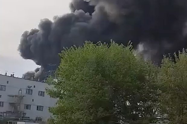 Российские войска ударили ракетами по порту Южный под Одессой. Там уже третий день пылает пожар