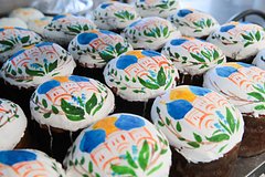 Пастырь отдал аннотацию по освящению пасхальных куличей дома