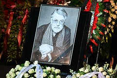 Урну с прахом Ширвиндта захоронили