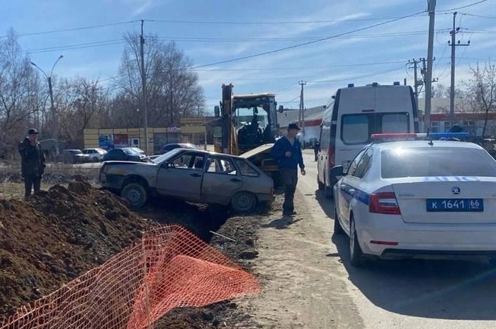 В Екатеринбурге опьяненный шофер сбил двоих рабочих. Какой-то из них умер