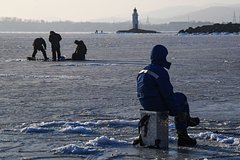 В русском регионе оторвало льдину с 20 рыбаками