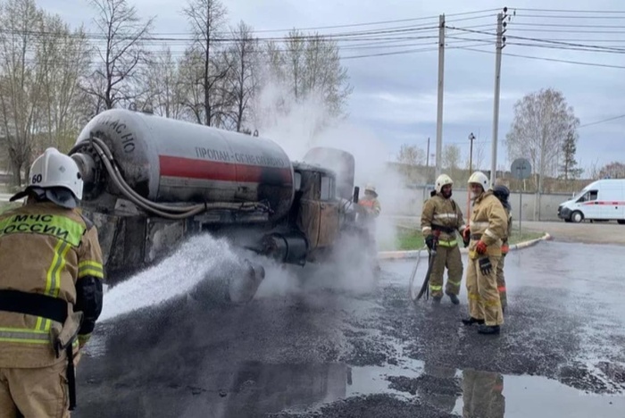 В Свердловской области зажегся бензовоз на заправке