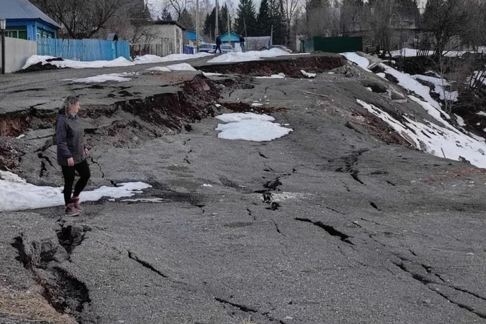 В уральском городке сошёл оползень