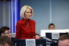 Абрамченко призвала дело закончить склеивать неудаляемые этикетки на упаковку