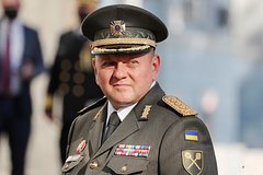 Депутаты из партии Зеленского покинули зал во время награждения Залужного