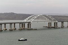 Движение по Крымскому мосту заблокировали 2-ой раз за день