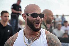 Джиган решил заняться продажей пива