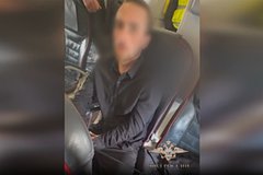 Зарубежный гость пробовал открыть дверь русского самолета в небе и нарвался на арест