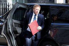 Лондон признал, что разрешил ВСУ штурмовать Крым английским орудием. Полуостров обстреливают дальнобойными ракетами