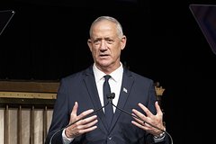 Министр военного кабинета Израиля пригрозил отставкой