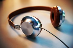 Музыку поддержавших ВСУ артистов потребовали убрать с русских платформ