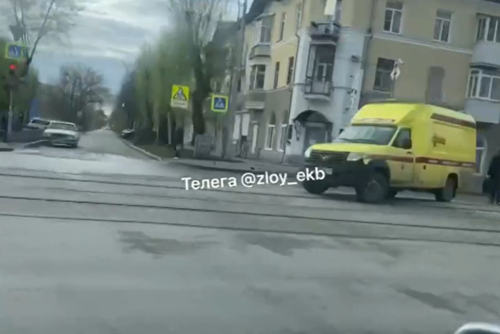 На Уралмаше в трамвае погиб путешественник