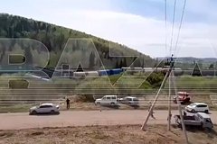 5-ь вагонов грузового поезда сошли с путей в русском регионе