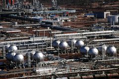 По факту разлива нефти на месторождении «Сургутнефтегаза» проведут проверку