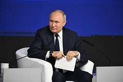 Путин поблагодарил уходящее в отставку руководство