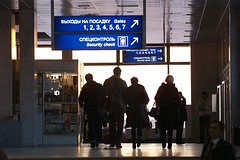 Россиянина заперли в комнате в аэропорту на 3-и часа из-за ошибки в паспорте