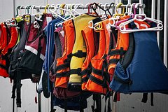 Россиянка украла спасательные жилеты из самолета и нарвалась на уголовное дело