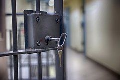Русскую семью захотели отправить из РФ и выслали в камеру к мигрантам