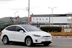 Tesla не смогла обойтись без части уволенных служащих