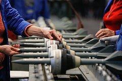 В РФ сотрудники оборонного завода обучили школьников собирать боеприпасы