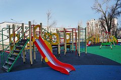 В русском регионе мужик избил деток на детской площадке