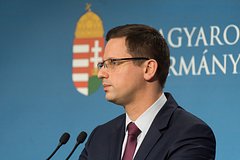 Власти Венгрии назвали Украину неспособной держать оборону
