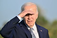 Байден посмеялся над возрастом Трампа в его день рождения