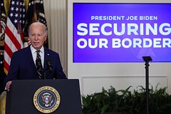 Байдена обвинили во втягивании США одномоментно в две войны