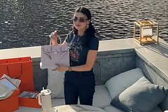 Дина Саева повытрепывалась новой сумкой за миллионы руб.