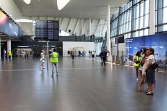 2-ом пассажирских самолета сменили курс из-за атаки дронов в русском городке
