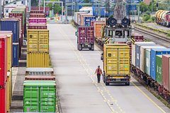 Союз европейских государств стал больше вести торговлю с США и меньше с Китаем