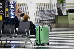 Летевшей в самолете с ребенком россиянке аннулировали билеты за неявку на рейс