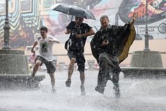 Москвичам опять предсказали грозу