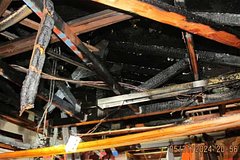 Мужик попробовал освободиться от паука и спалил собственный дом