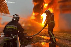 На Украине проявили кадры массивного пожара после ночных взрывов в Киеве