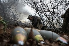 На Западе связали снятие запрета США на поставки орудия «Азову» с отчаянным положением ВСУ