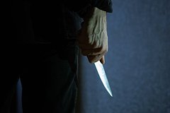 Опьяненный гражданин России напал с ножиком на полицейского и попал под расследование