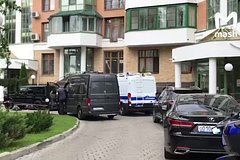 Появились подробности о выпавших по очереди из окна москвичке с отпрыском