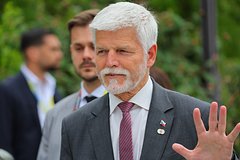 Глава Чехии призвал возвратить на Украину истинный мир