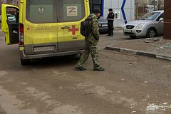 При атаке ВСУ на штаб восстановления жилища пострадали россияне
