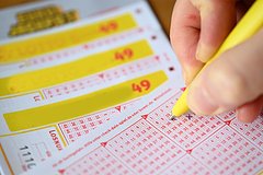 Работяга выиграл в лотерею 30 миллионов руб. благодаря машине начальника